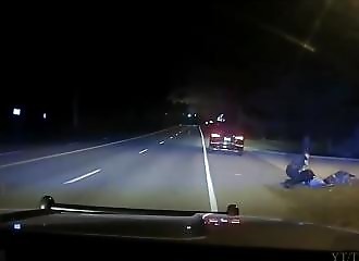 Il gagne 325k$ en attaquant un policier qui a lâché un chien sur lui