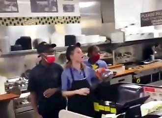 This time, the employees of this restaurant refuse to be stepped on!