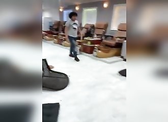 Un gros dingue saccage un salon de manucure