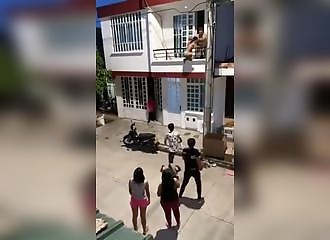 Folle de colère, elle tente de surprendre son mari avec sa maîtresse !