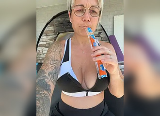 Join her in LIVE !
