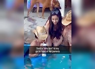 Envoyer un message cochon à sa petite amie en présence de ses parents