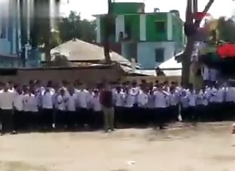 Bangladesh : Démonstration d’une équipe de pompiers dans une école (FAIL)