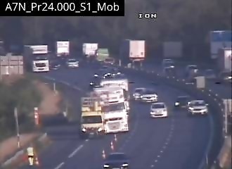 Un camionneur distrait manque de peu de provoquer un accident terrible sur l'A7 (France)