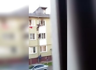 3 hommes sauvent des enfants piégés dans un appartement en feu