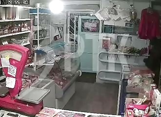 A Russian shopkeeper disarms and routs a robber