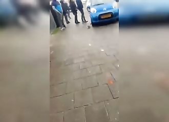 New Year's Day in Helmond: lynching of a car in broad daylight