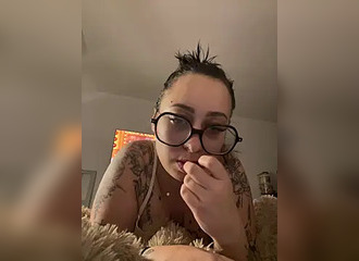 Join her in LIVE !