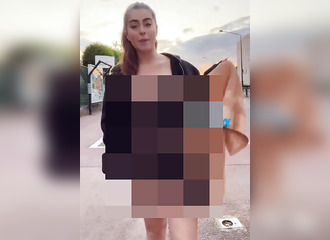 Elle se fait refouler d'un bus parce qu'elle est habillée comme ça, qu'en pensez-vous ?