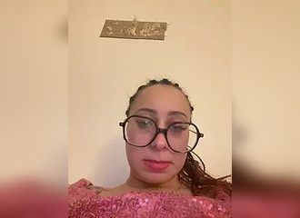 Join her in LIVE !