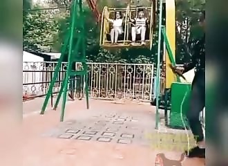 Une attraction en Ouzbékistan devient incontrôlable !