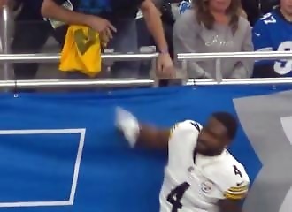 Football américain : la star des Seahawks pète un câble contre un spectateur
