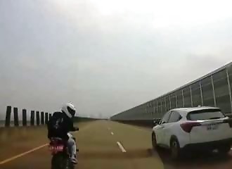 Motorist slams motorcyclist into guardrail during road rage