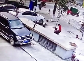 Grosse explosion après un lâcher de pétard dans les égouts (Chine)