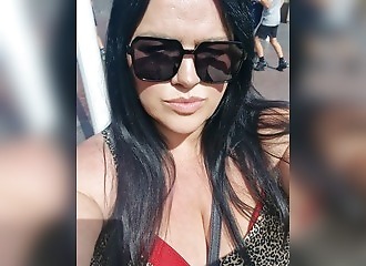 Cette grand-mère offre pipes profondes pour faire des cadeaux à ses petits enfant