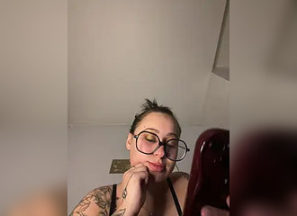 Join her in LIVE !