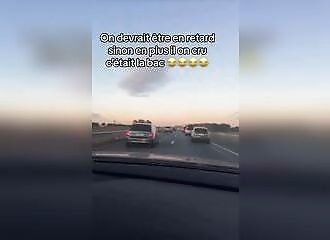 They use a fake police siren to avoid traffic and post the video on the Internet (France)