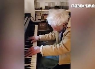 Âgé de 94 ans, ce pianiste joue la « Sonate au Clair de lune » de Beethoven et émerveille le web