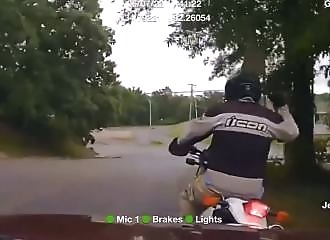Un motard tente de fuir la police, ça se termine mal
