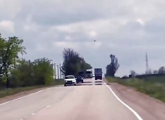 Ukraine : un drone rate de peu un camion militaire russe sur une route stratégique