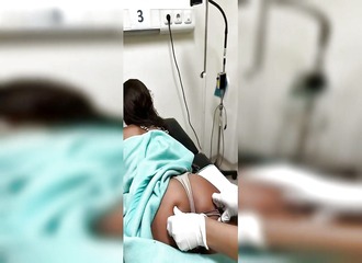 Une planche la percute en plein surf : la plaie passe à 5 mm de son anus