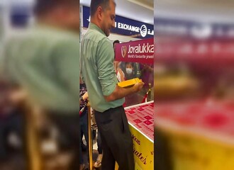 Il réussit le Gold Bar Challenge en extrayant un lingot de 15 kilos d'une cage !