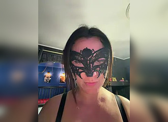 Join her in LIVE !