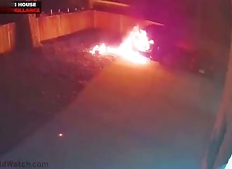 Il voulait brûler un SUV… le feu se retourne contre lui