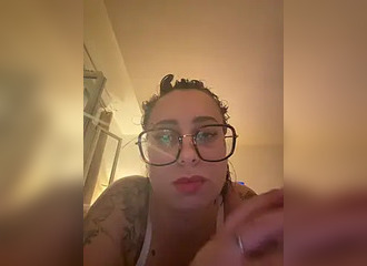 Join her in LIVE !
