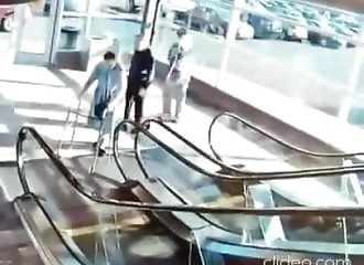  Taking the escalator was inconsiderate! 