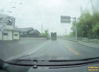 His new car was hit less than an hour after delivery: the dashcam captured it all