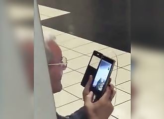 Quand mamie manque à papy !