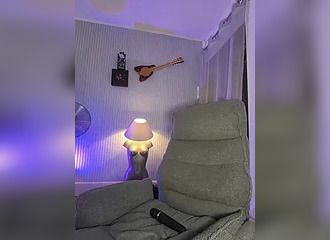 Join her in LIVE !
