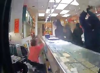 A jeweller is robbed by a gang and calls her husband to the rescue