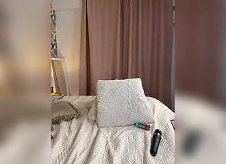 Join her in LIVE !