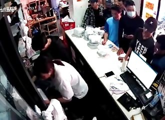 Un livreur se fait tabasser pour avoir réclamé ses commandes (Chine)