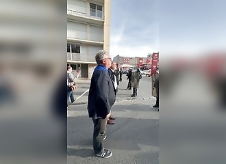 Il s'avance vers les CRS en tant que député : « Première sommation » pour seule réponse