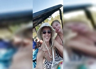 Hyper motivé pour séduire des touristes pendant les vacances, la drague tourne court