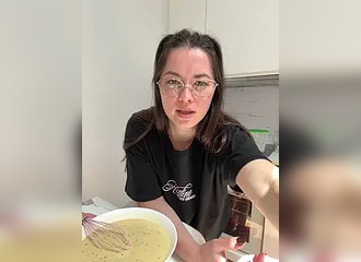 Join her in LIVE !