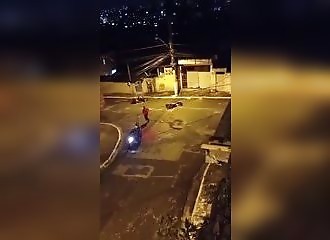 Pour stopper des fuyards, un policier n’hésite pas à tirer en l’air