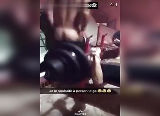 Il force son pote à lui bouffer le cul et les couilles !