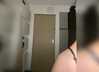 Join her in LIVE !