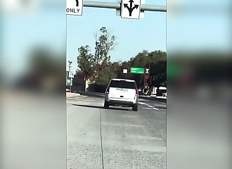 She causes an accident and flees: karma catches up with her 30 seconds later