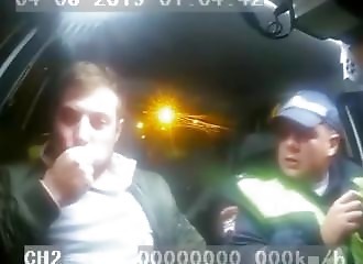 Russie : ivre, il tente d’avaler son permis de conduire (Russie)