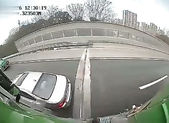 Does this BMW driver think he's above the rest?
