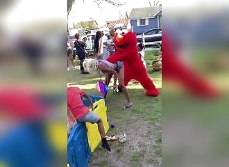 Ils font ça lors de l'anniversaire d'un enfant !