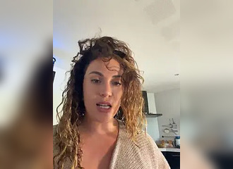 Join her in LIVE !