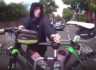 Un voleur tente tout pour dérober un vélo !