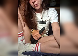 Join her in LIVE !