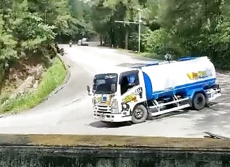 Brakes fail on descent: they fly off after impact